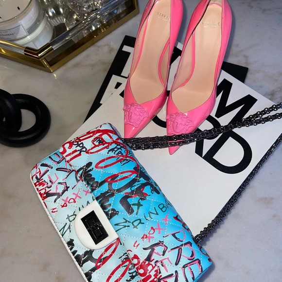 New "Flaunt It" - Multicolored Graffiti Handbag - Picture 5 of 17